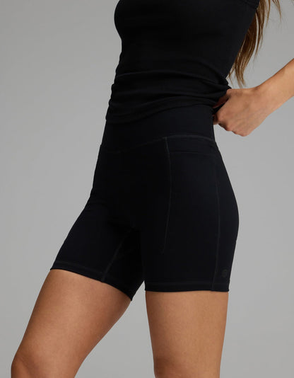Women's Liv Biker Short 6" with Pockets